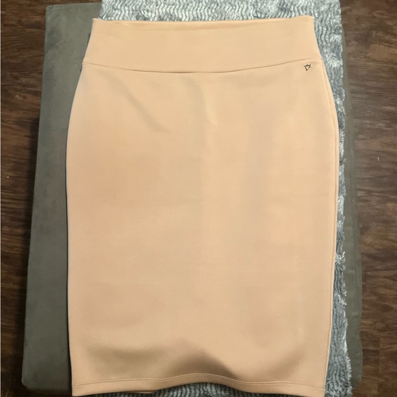 🌹Thalia Sodi women’s camel solid scuba pencil pin up knee length skirt L - Picture 1 of 9